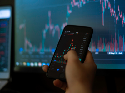 Social Trading Platform: Benefits, Risks, and Strategies